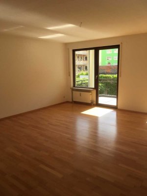 Schöner Wohnen Nähe Wöhrder See ! Großzügige 2-Zimmer-Wohnung mit sonnigem Balkon