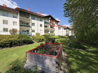 Zentrale, ruhige 3‑Zimmer-Wohnung mit Loggia und Blick ins Grüne
