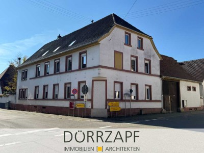 Vielseitiges Wohngebäude im Herzen von Westheim – modernisiert und bereit für neue Ideen