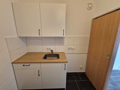 Jetzt aber schnell! Eure 2-Zimmer-Wohnung mit Einbauküche und Balkon wartet nicht lange!