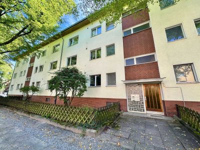 Frisch renovierte 4-Zimmer-Altbauwohnung mit Balkon und parkähnlichem Innenhof