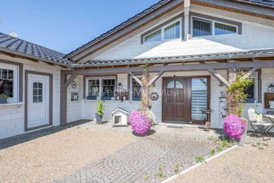 Naturnah leben! Gemütliches Einfamilienhaus mit Galerie, Garage, Scheune und einmaligem Grundstück