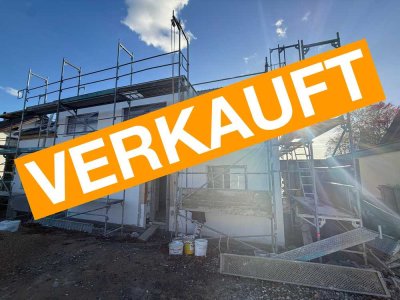 VERKAUFT! Klimafreundlicher Neubau mit PV: 4 Zimmer, Garten, Terrasse und Garage