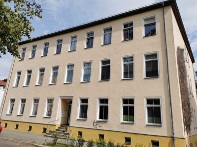ruhig gelegene 3-Raum Altbauwohnung mit Einbauküche und tollem Raumschnitt