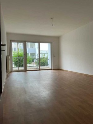 Schöne, großzügige, zentrale 2 Zi Whg , WG geeignet