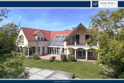 Wohnjuwel mit großzügigem Garten, privatem Pool und stilvoller Architektur