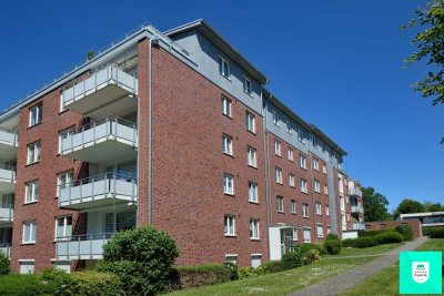 Renovierte 3-Zi.-Whg. in Glinde, ca. 82 m² Wfl., EBK, Vollbad , WC mit Duschbad und Balkon