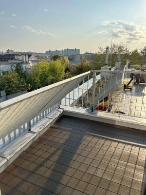 Cooles Dachgeschoß mit Fernblick und Dachterrasse beim Kirchenplatz Atzgersdorf - Heizung inklusive.