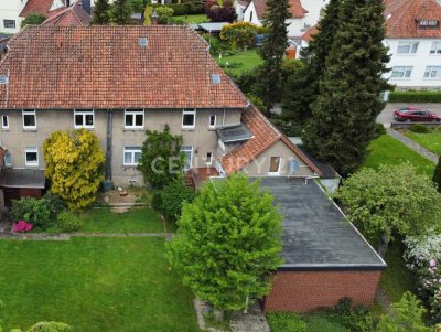 + Leerstehend: Zweifamilienhaus mit großem Grundstück als Kapitalanlage