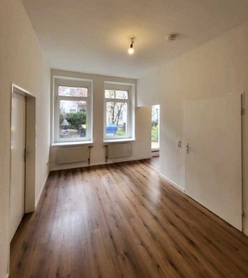 * Klein * Fein * Dein * 2-Raumwohnung im Hinterhaus + Einbauküche  + Terrasse!