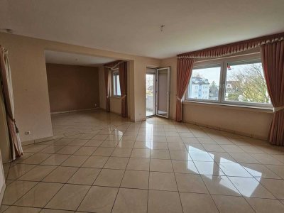 MODERNISIERTE 2-3 ZIMMER-WOHNUNG MIT LOGGIA UND TAGESLICHTBAD IN ESSEN-FREISENBRUCH!!!