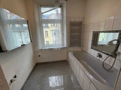 Mit Balkon, Fussbodenheizung, Einbauküche: Hochwertige 3 Zimmerwohnung