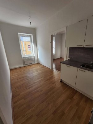 Modernisierte 4-Zimmer Altbauwohnung mit Aufzug Top Lage