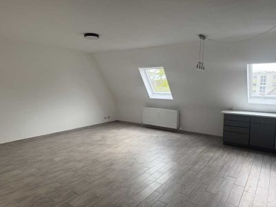 Offen gestaltete Dachgeschosswohnung in ruhiger Lage