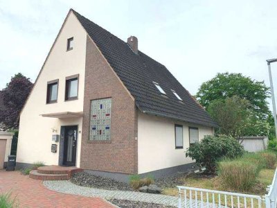 Beliebte Neustadt: Idyllisches Wohnen im 2-Parteien-Haus – 3 Zimmer mit Balkon...