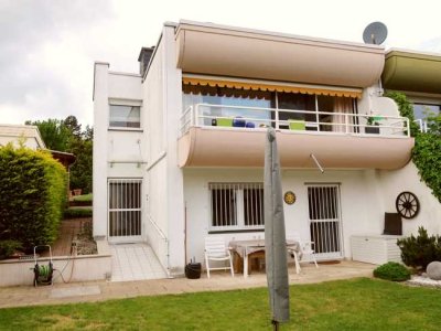 OBER-ROSBACH  Traumblick!   Reihenhaus ~ 127 m², 
4ZKBWC +Balkon +Abstellraum + Tiefgarage + Garte