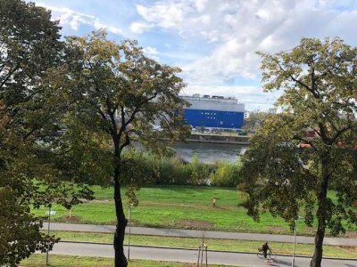 Neckarblick! Komplett sanierte 3,5 ZKB mit original Dielenböden und Wohnküche in stilvollem Altbau!