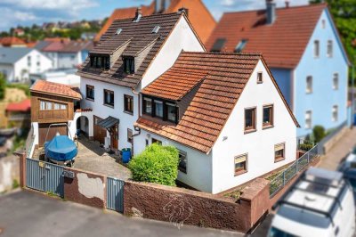 Charmantes Mehrfamilienhaus in Würzburg-Versbach: Attraktive Kapitalanlage und Eigenheim