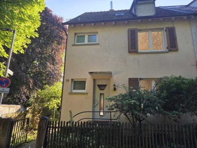 Doppelhaushälfte zentral, und doch im Grünen