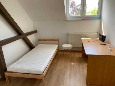 Schöne 1-Zimmer mit Hausgarten, Dusche und Einbauküche!