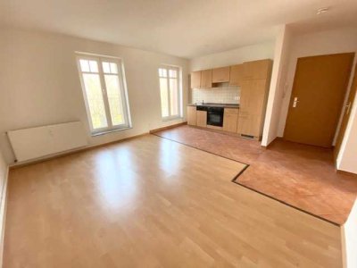 2,5 Raumwohnung in der KTV mit Laminat, Wannenbad, Einbauküche und Süd-Balkon...!!!
