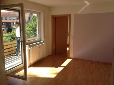 Helle, gutgeschnittene 2-Zimmer-Wohnung mit großem Balkon