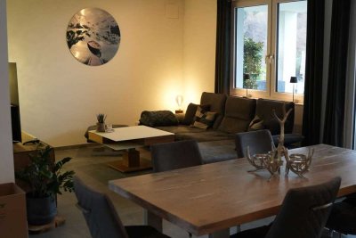 Exklusive 3,5-Zimmer-Erdgeschosswohnung mit Terrasse, Garten & Doppelgarage