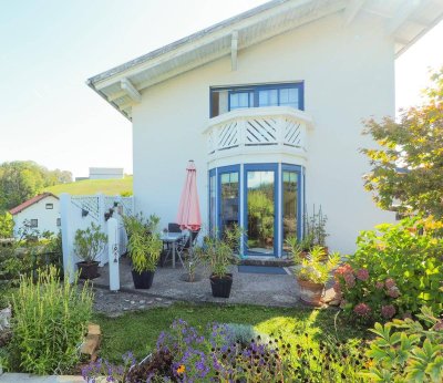 EINFAMILIENHAUS MIT CHARMANTEM GARTEN UND POOL