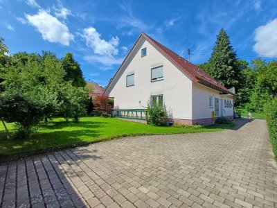 Freundliche 5-Zimmer-Terrassenwohnung mit gehobener Innenausstattung in Reisensburg - Günzburg