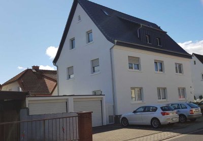 Gut geschnittene, vermietete  4 Zi.-ETW. mit großem Balkon u. Stellplatz im gepflegten 3 Fam.-Haus