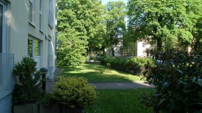 Lichtdurchflutete 3 Zimmerwohnung mit großem Balkon in gehobener Wohnlage in Striesen