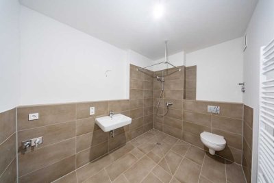 Großzügig geschnittene Wohnung im Neubauerstbezug mit 2 Bädern