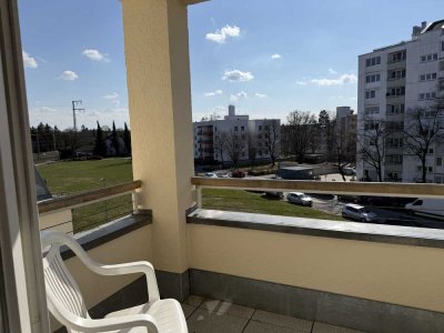 Sonnige 4-Zi.-Wohnung mit 2 Bädern, Westbalkon,  TG-Stellplatz, Nähe S-Bahn Westkreuz