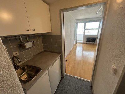 Frisch renovierte 1-Zimmer-Wohnung mit Balkon. Ideal für Studenten, Singles oder Klinikpersonal!