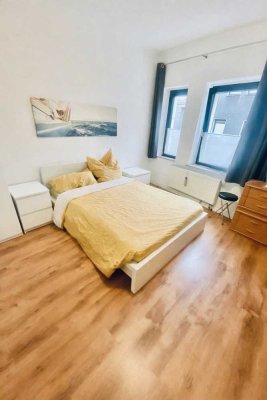 Leerstehend und Provisionsfrei: 2 Bäder und Garten–Exklusivität auf der gesamten Etage mit 6–7 % Ren