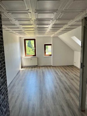 Tolle Dachgeschoss-Wohnung (gern mit neuer EBK) in Lunzenau zu mieten!