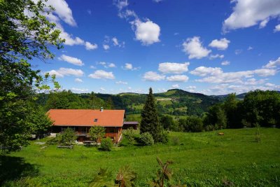 Renovierter Bauernhof in Alleinlage mit Panoramablick, 3 WE, Atelier, Nebengebäuden, Offenstall