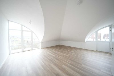 +++ schicke 2-Raum-Dachgeschosswohnung mit Einbauküche und Balkon in Dittersbach +++