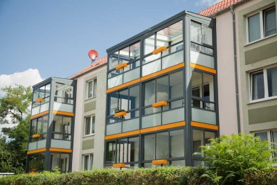 Kleine Komfortwohnung in verkehrsgünstiger Lage mit einem großen voll verglasten Balkon
