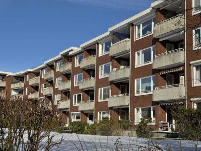 Helle 3-Zimmer-Wohnung mit zwei Balkonen und Tiefgaragenstellplatz in HH-Poppenbüttel