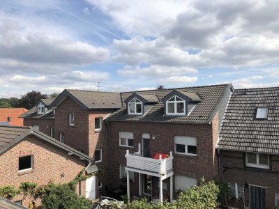 Modern geschnittene Wohnung mit Garten auf schönem Hof