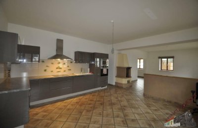 Sehr großzügig angelegte Wohnung in Pressbaum mit Pergola, Pool und sehr großem Garten