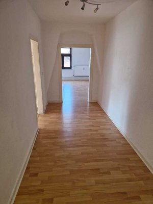 4-Zimmer-Dachgeschosswohnung mit Bahnanbindung in Niederhone  zu vermieten