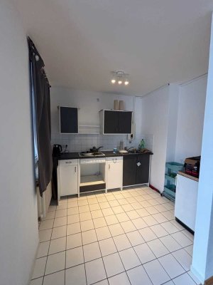 Kurzfristig bezugsfrei - Zentral wohnen am Dreililienplatz!