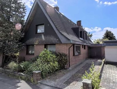 Lübeck-St. Gertrud - Sanierungsobjekt - Zwei verbundene Einfamilienhäuser auf einem Grundstück ...