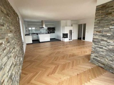 Exklusive 5-Raum-Penthouse-Wohnung mit geh. Innenausstattung mit Balkon und EBK