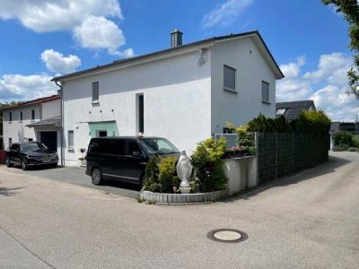 Ansprechendes und neuwertiges 5-Zimmer-Einfamilienhaus it luxuriöser Innenausstattung zum