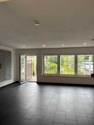 Helle 3-Zimmer Terrassenwohnung mit eigenen Garten