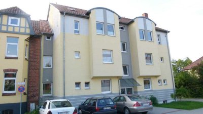 3-Zi.-EtW mit Balkon u. Garage! Gepflegt wohnen und nur 8 Spazierminuten in die Innenstadt