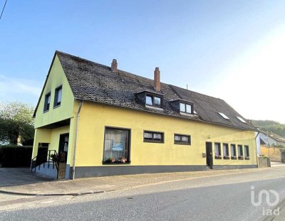 Fast 300m² warten in Tawern!